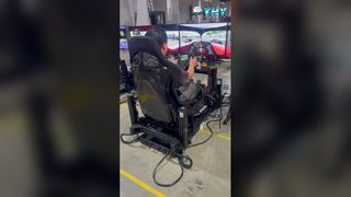 Simulador de carreras de realidad virtual definitivo para centros de juegos comerciales